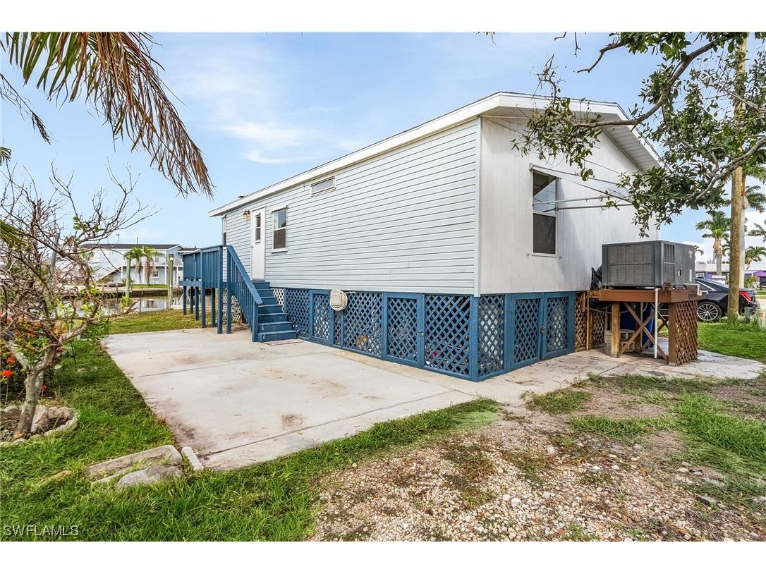 3899 Phoenix Drive Saint James City FL 33956 223052099 image1