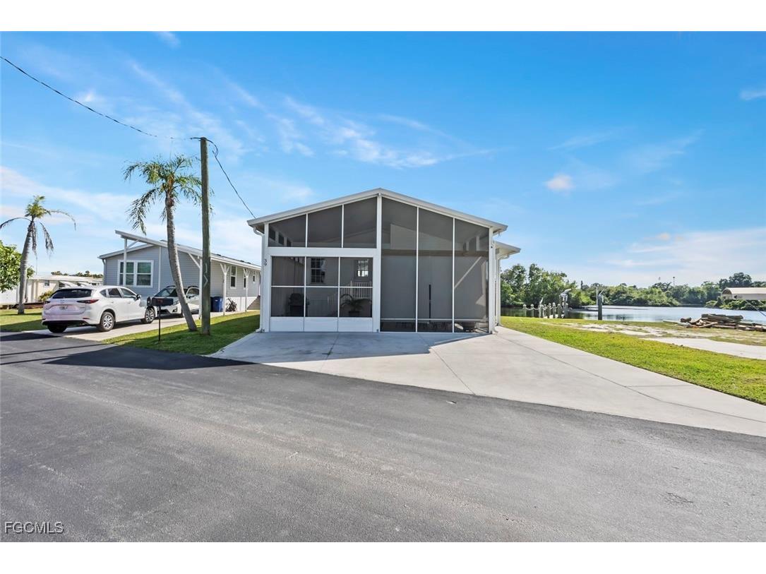 39 Channel Lane Fort Myers FL 33905 2025017572 image8