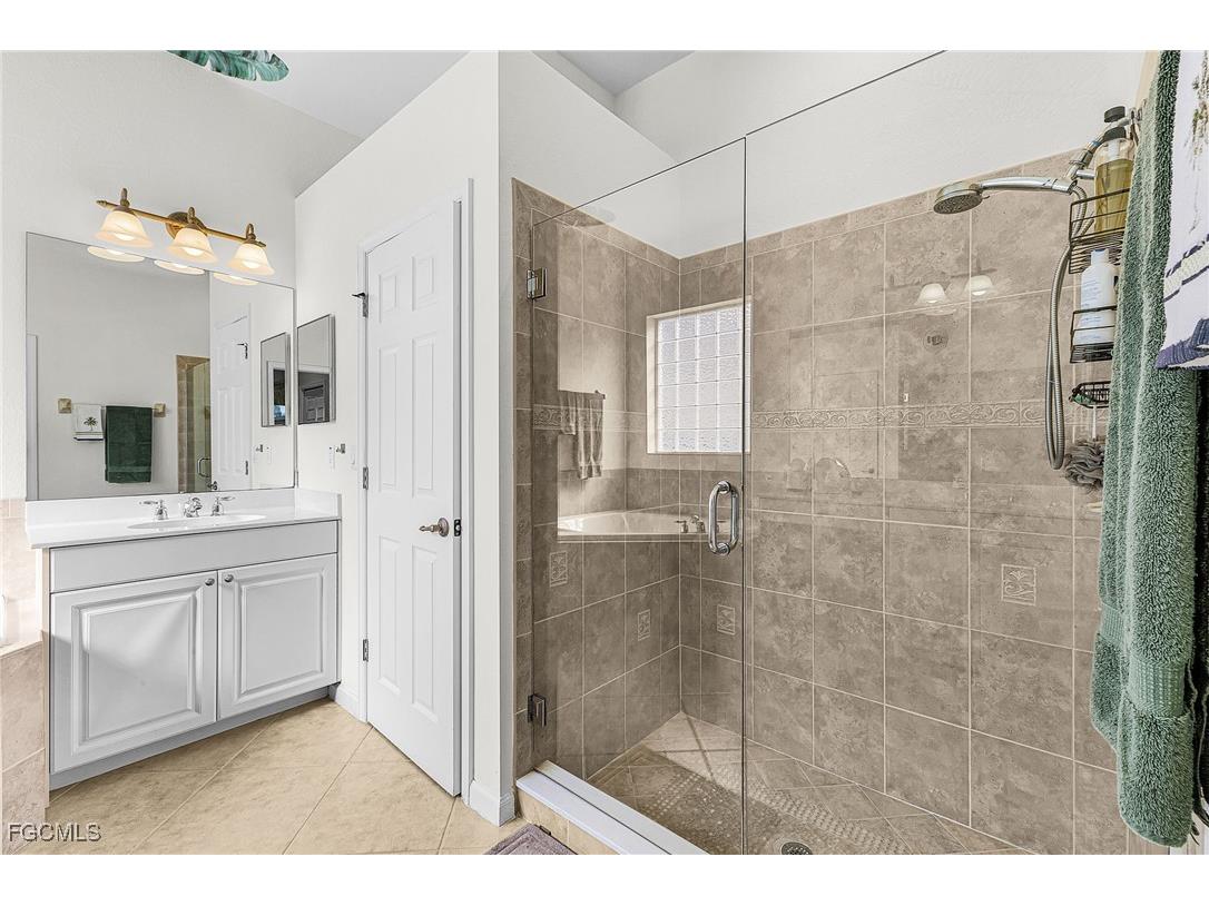 3900 Lakeview Isle Court Fort Myers FL 33905 2025022953 image17