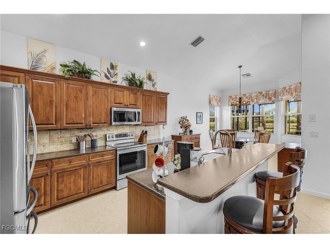 3900 Lakeview Isle Court Fort Myers FL 33905 2025022953 image8