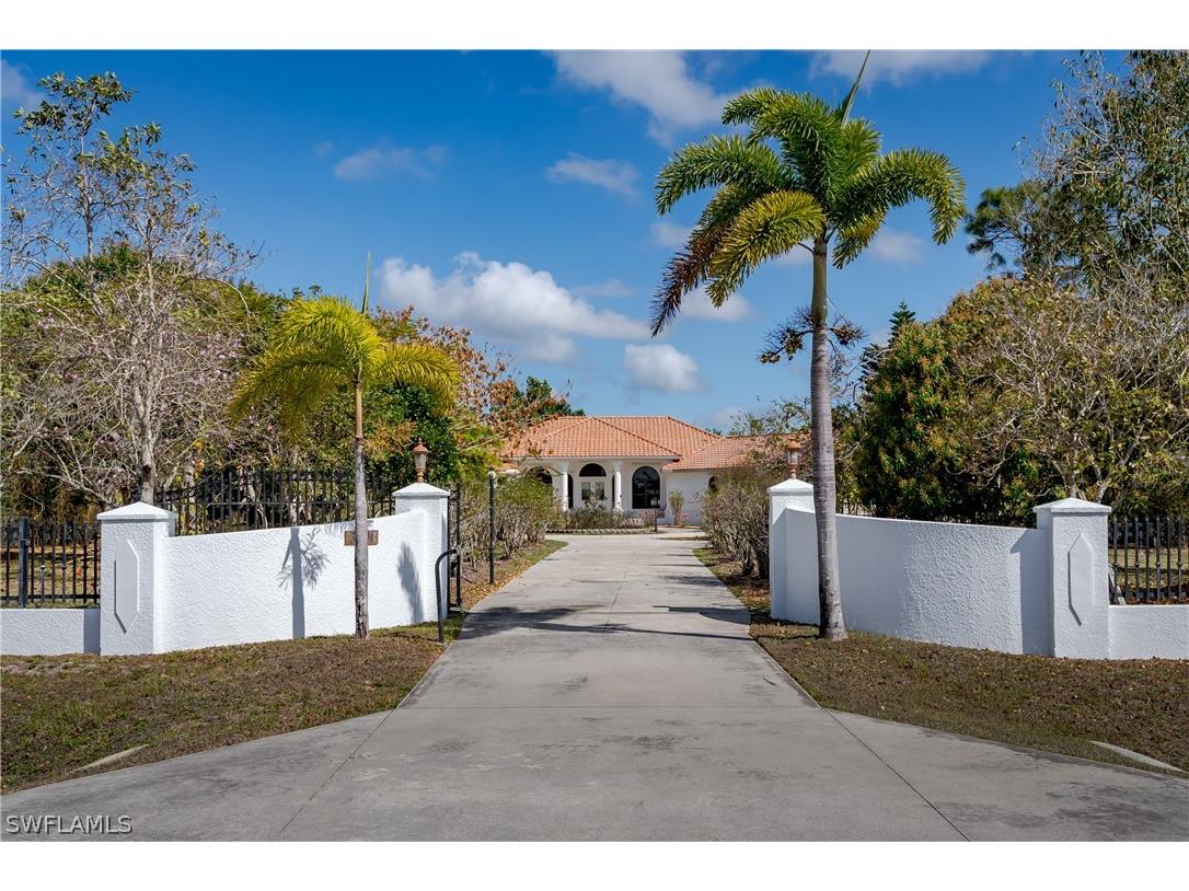 3901 60th Avenue NE Naples FL 34120 226011244 image2