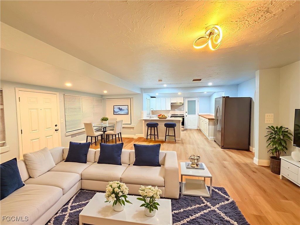 3902 Locust Avenue Sarasota FL 34234 225061242 image1