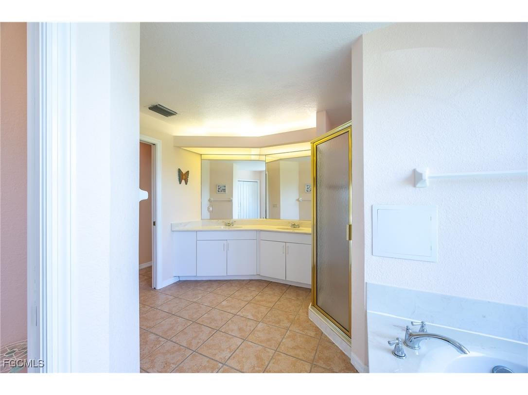 3902 SE 13th Avenue Cape Coral FL 33904 2025009179 image6