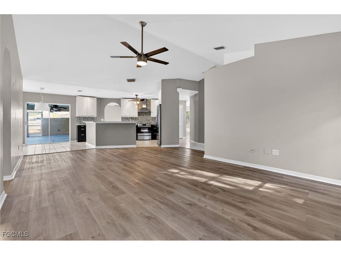 3902 SE 2nd Place Cape Coral FL 33904 2025023480 image10