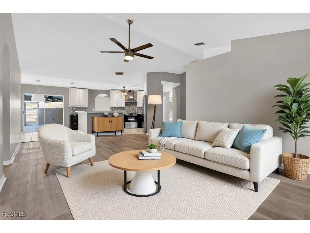 3902 SE 2nd Place Cape Coral FL 33904 2025023480 image11