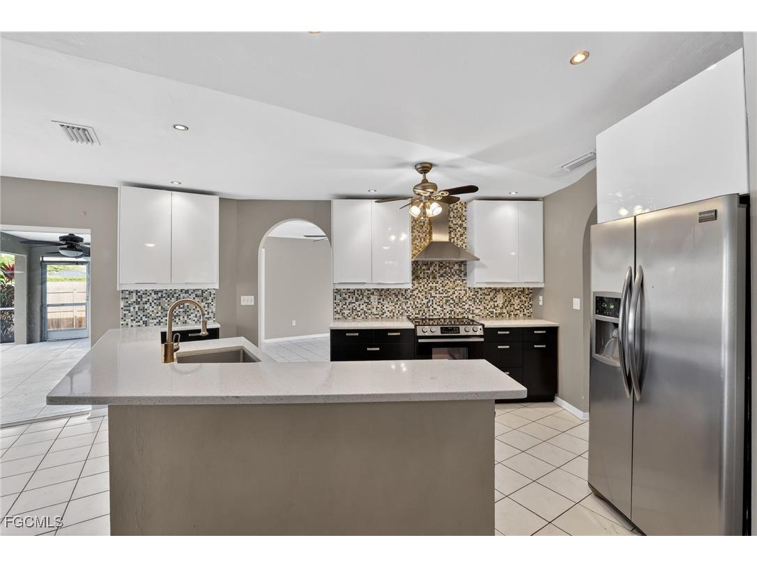 3902 SE 2nd Place Cape Coral FL 33904 2025023480 image20