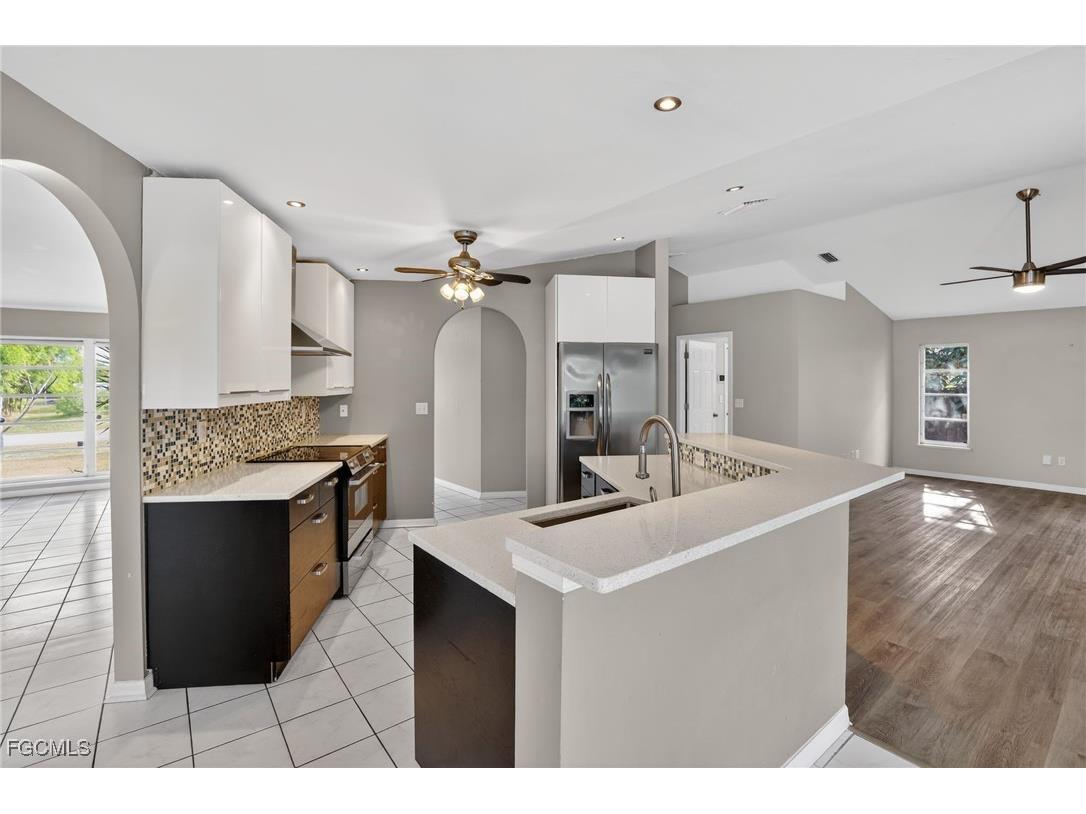 3902 SE 2nd Place Cape Coral FL 33904 2025023480 image21