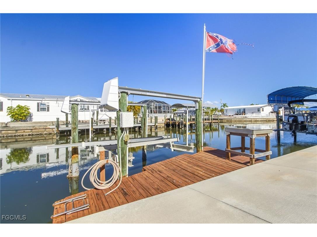 3904 Dewberry Lane Saint James City FL 33956 2025025799 image2