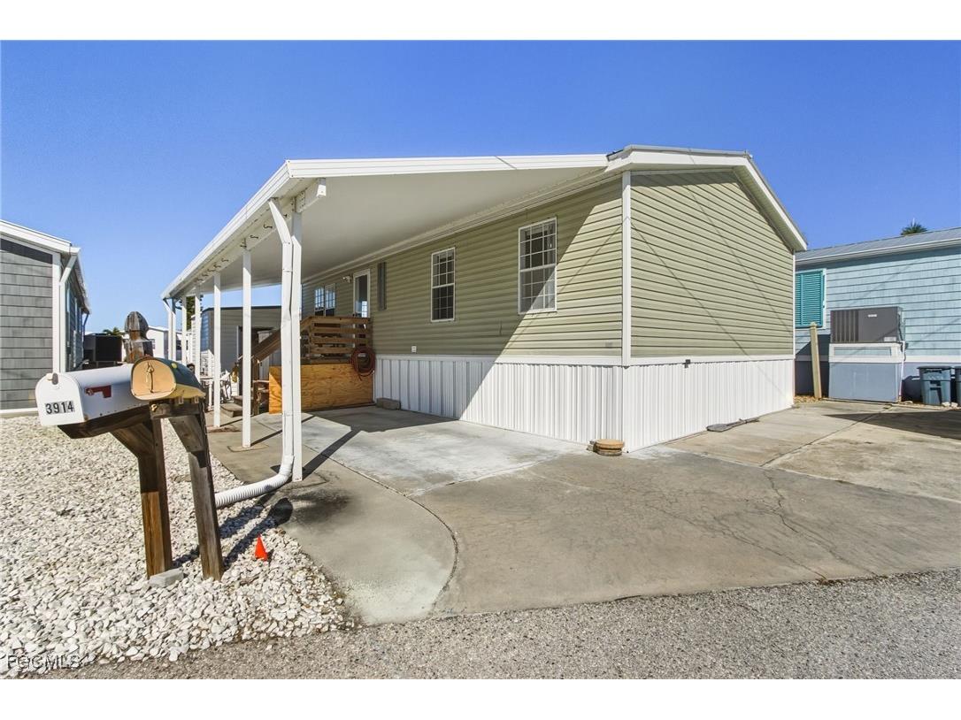 3904 Dewberry Lane Saint James City FL 33956 2025025799 image4