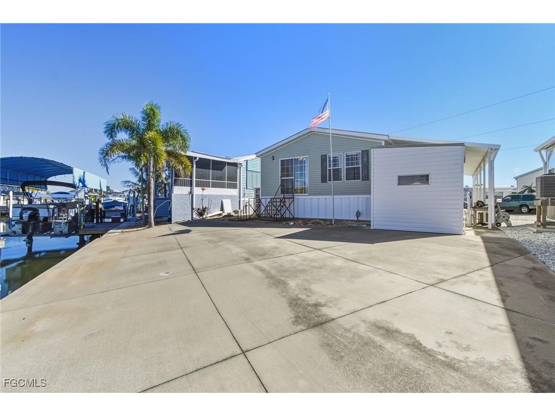 3904 Dewberry Lane Saint James City FL 33956 2025025799 image8