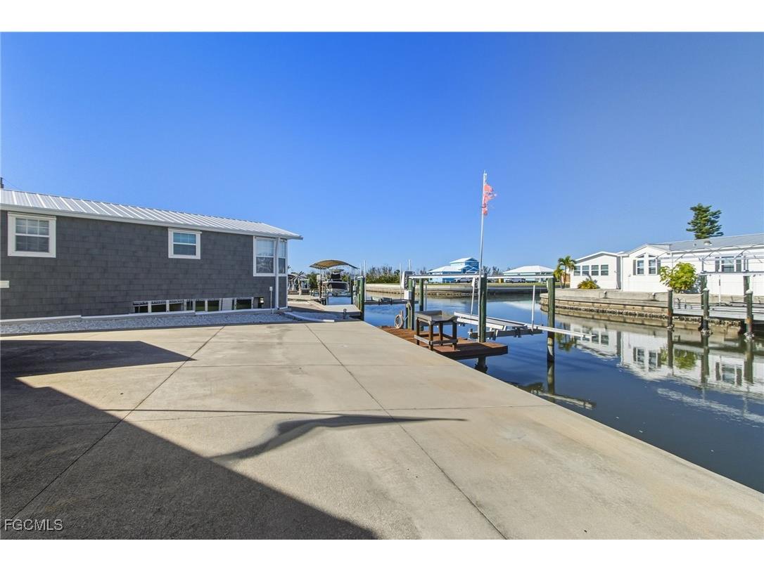 3904 Dewberry Lane Saint James City FL 33956 2025025799 image9