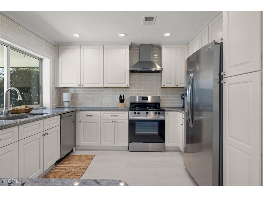 3906 SE 20th Place Cape Coral FL 33904 2025014679 image8