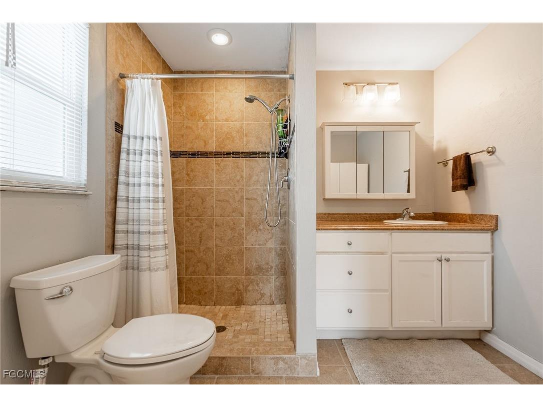 3906 SW 1st Avenue Cape Coral FL 33914 2025011911 image18