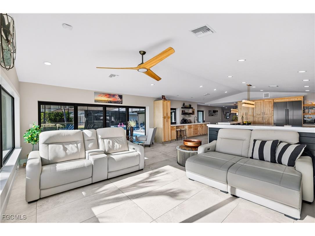 3907 SE 21st Place Cape Coral FL 33904 2025021789 image8