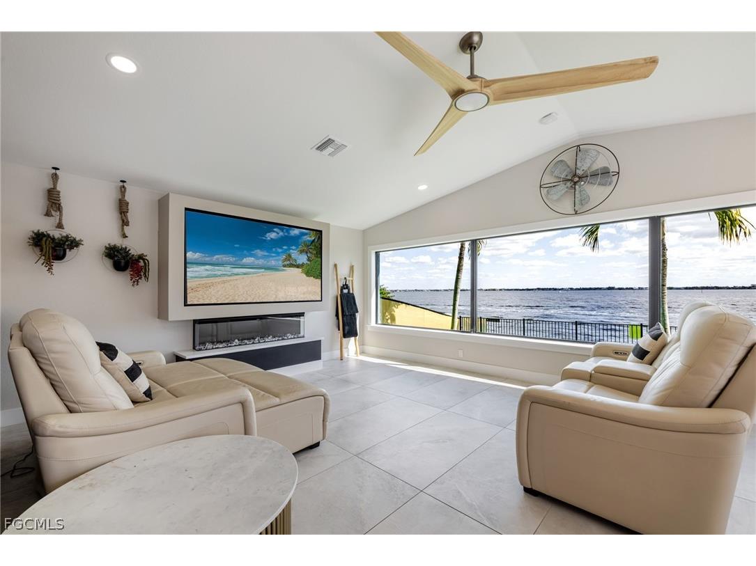 3907 SE 21st Place Cape Coral FL 33904 2026006963 image2