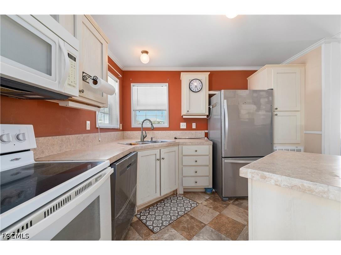 3908 Coconut Drive Saint James City FL 33956 2026018671 image11