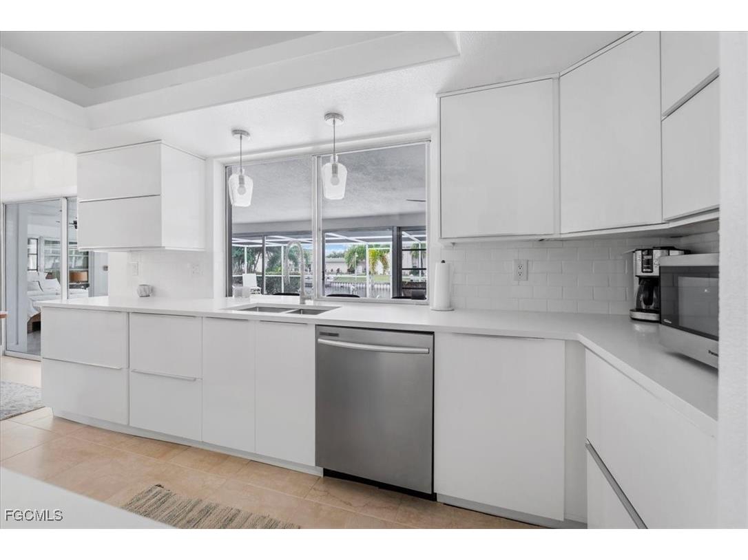 3908 SE 16th Place Cape Coral FL 33904 2025017782 image15