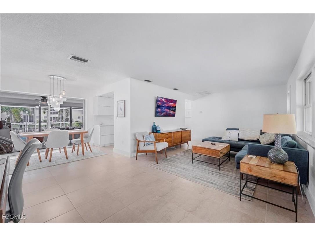 3908 SE 16th Place Cape Coral FL 33904 2025017782 image8