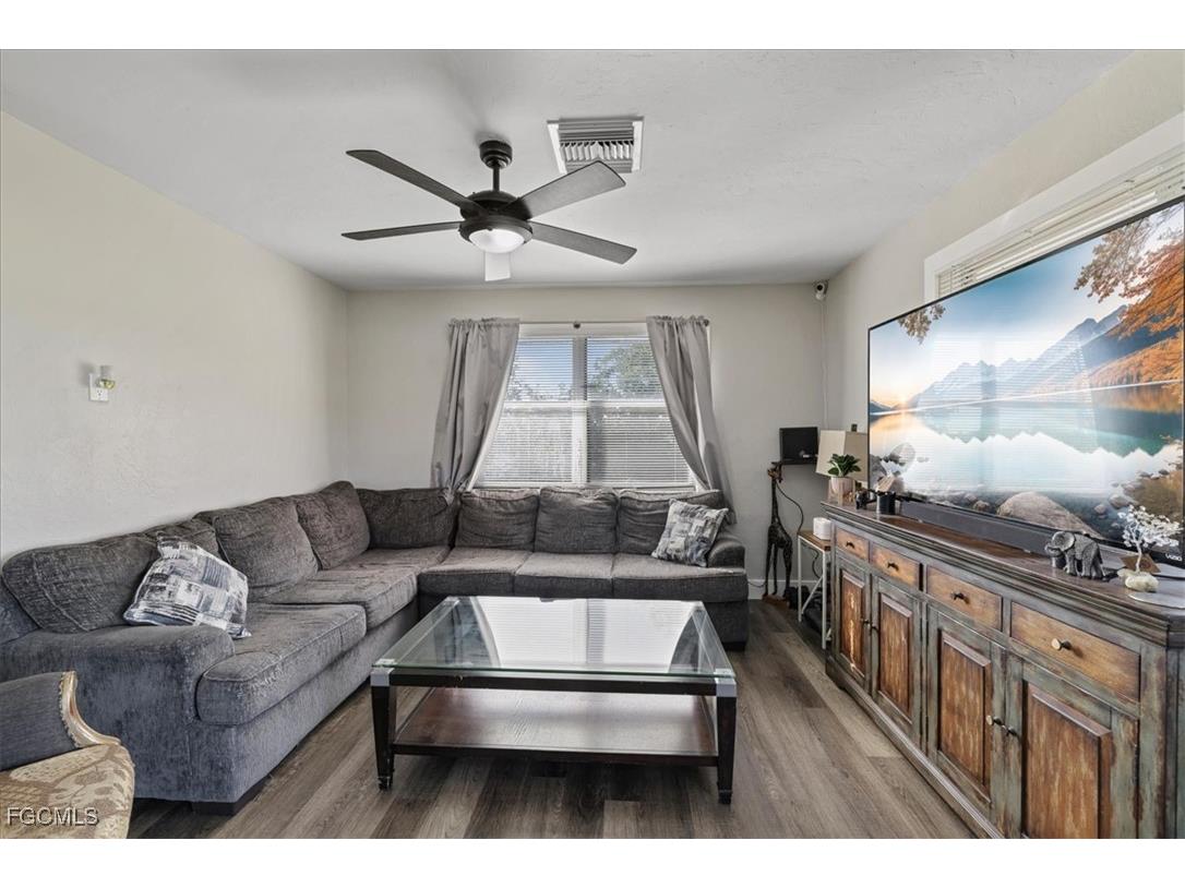 3909 3rd Street SW Lehigh Acres FL 33976 2025024177 image8