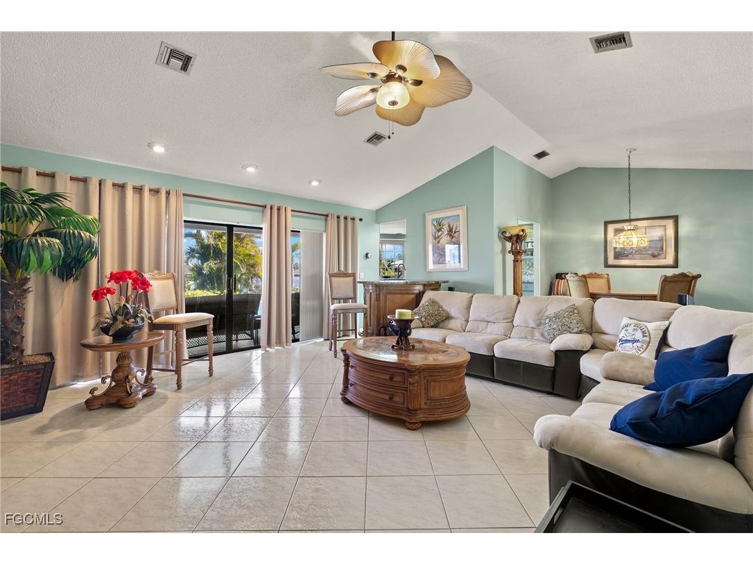 3909 SE 1st Avenue Cape Coral FL 33904 2025022569 image2