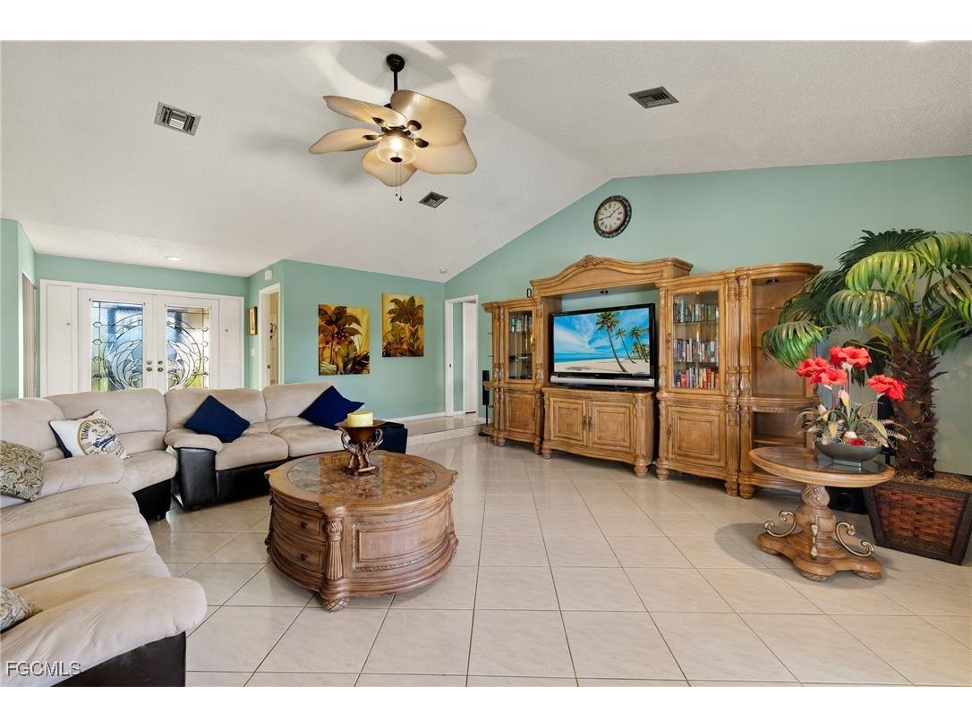 3909 SE 1st Avenue Cape Coral FL 33904 2025022569 image4