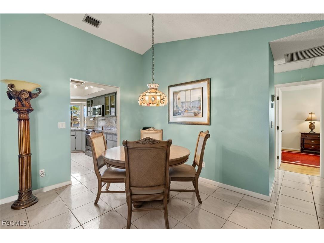 3909 SE 1st Avenue Cape Coral FL 33904 2025022569 image5