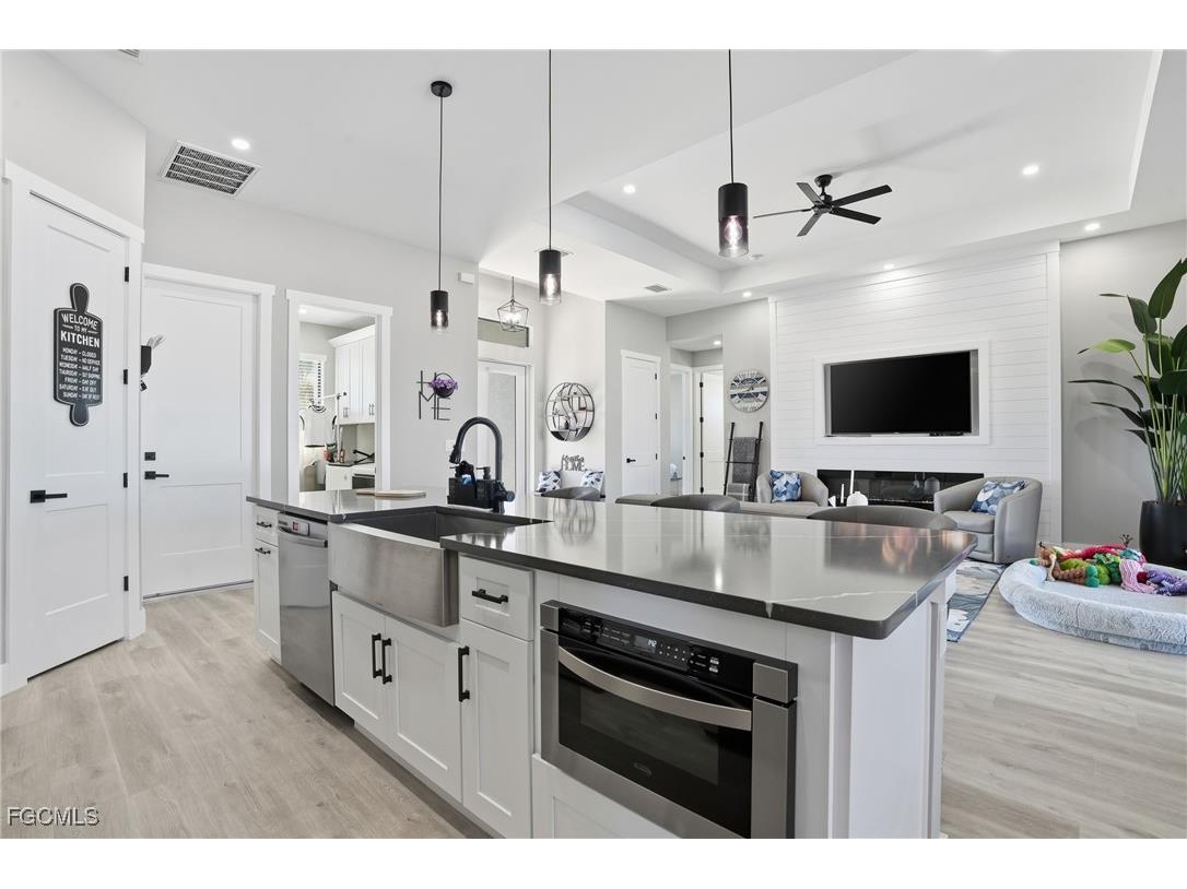 3911 NW 40th Terrace Cape Coral FL 33993 2026006594 image9