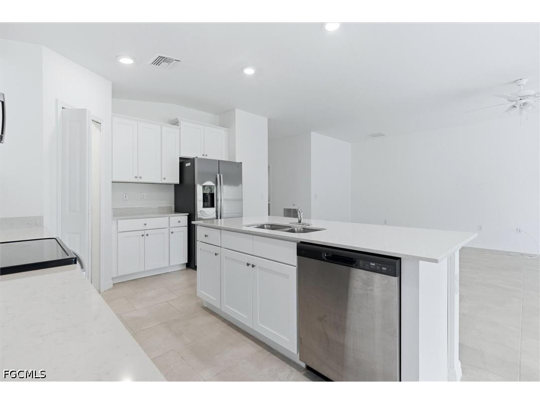 3911 Treasure Oak Way Fort Myers FL 33905 2026016185 image11
