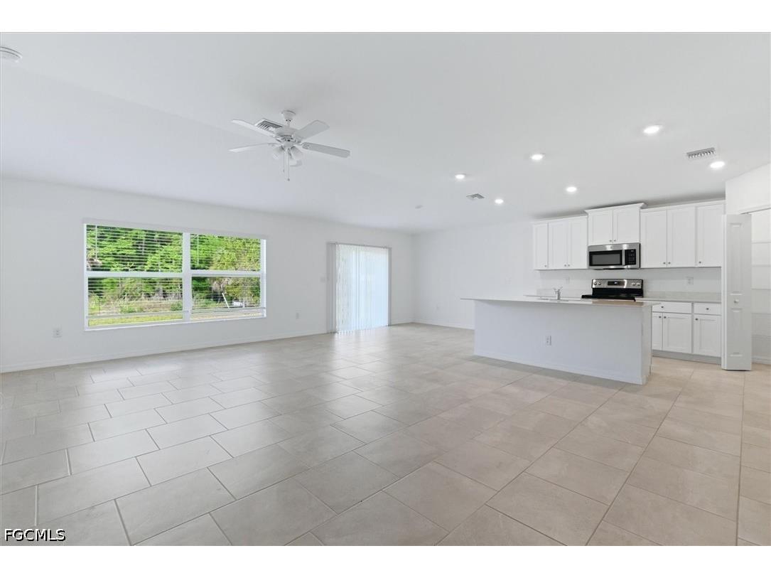 3911 Treasure Oak Way Fort Myers FL 33905 2026016185 image2