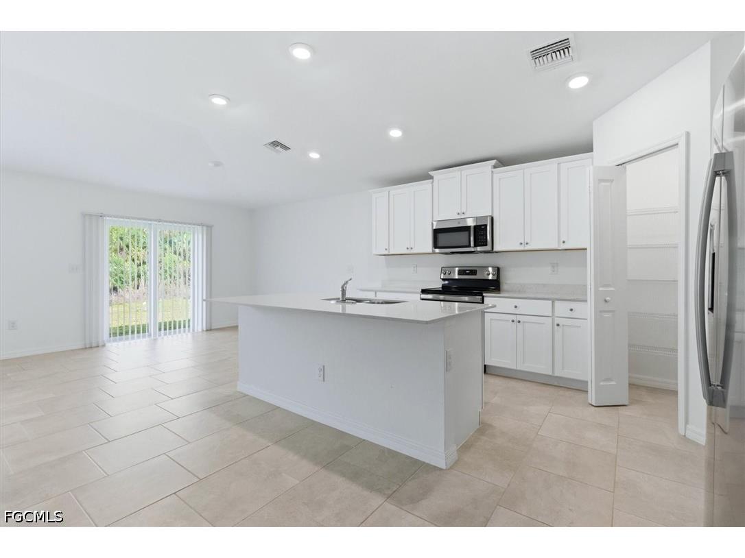 3911 Treasure Oak Way Fort Myers FL 33905 2026016185 image7