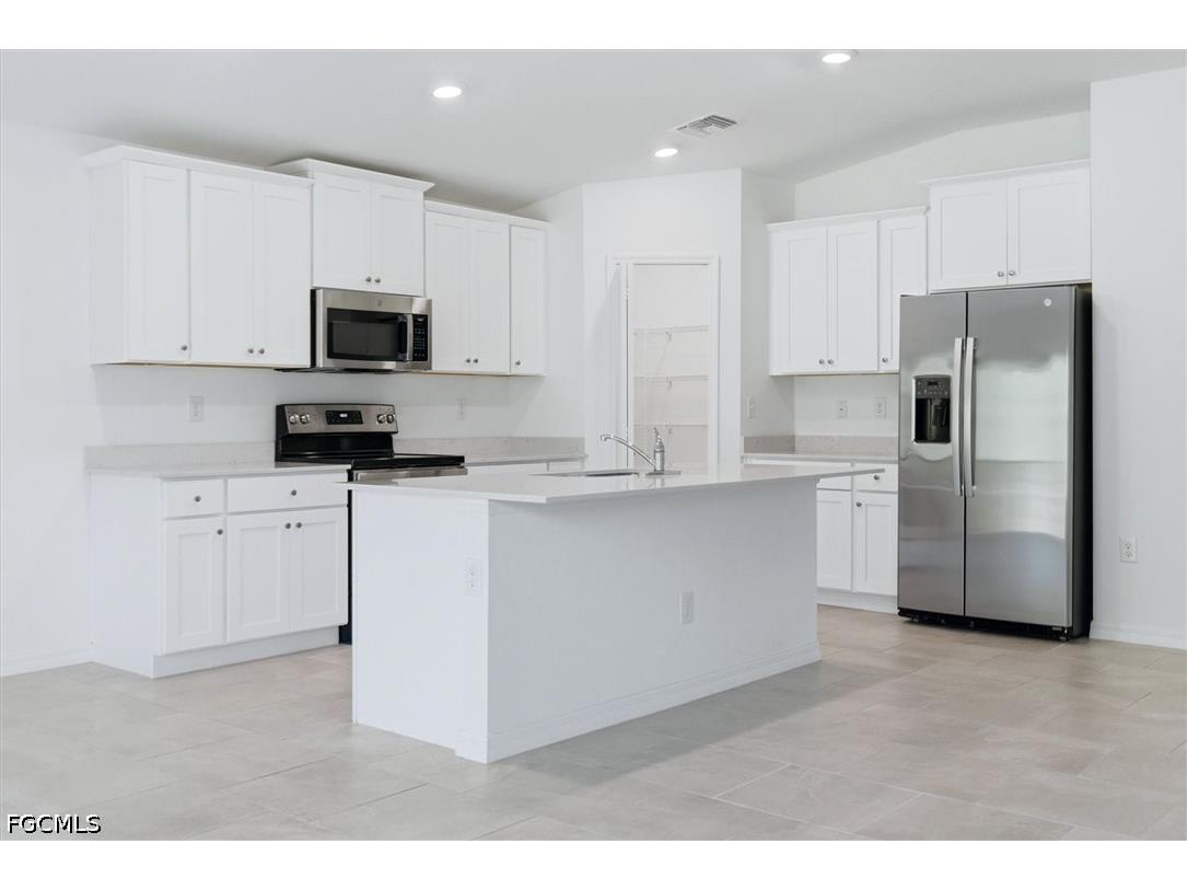 3911 Treasure Oak Way Fort Myers FL 33905 2026016185 image9