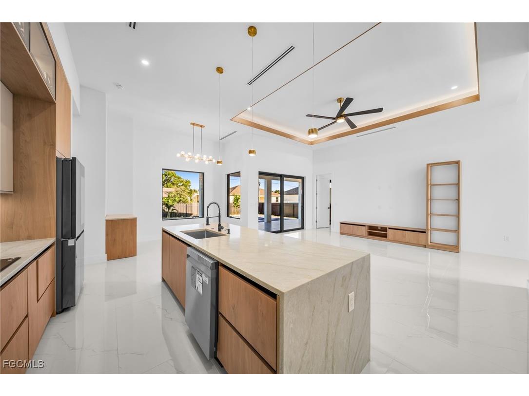 3913 Agualinda Boulevard Cape Coral FL 33914 2025018429 image18