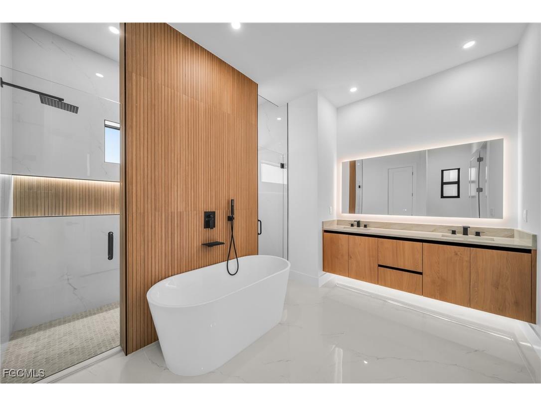 3913 Agualinda Boulevard Cape Coral FL 33914 2025018429 image28