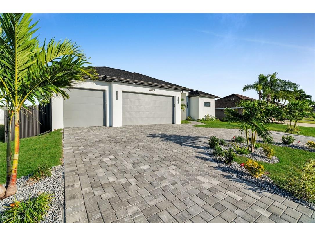 3913 Agualinda Boulevard Cape Coral FL 33914 2025018429 image4