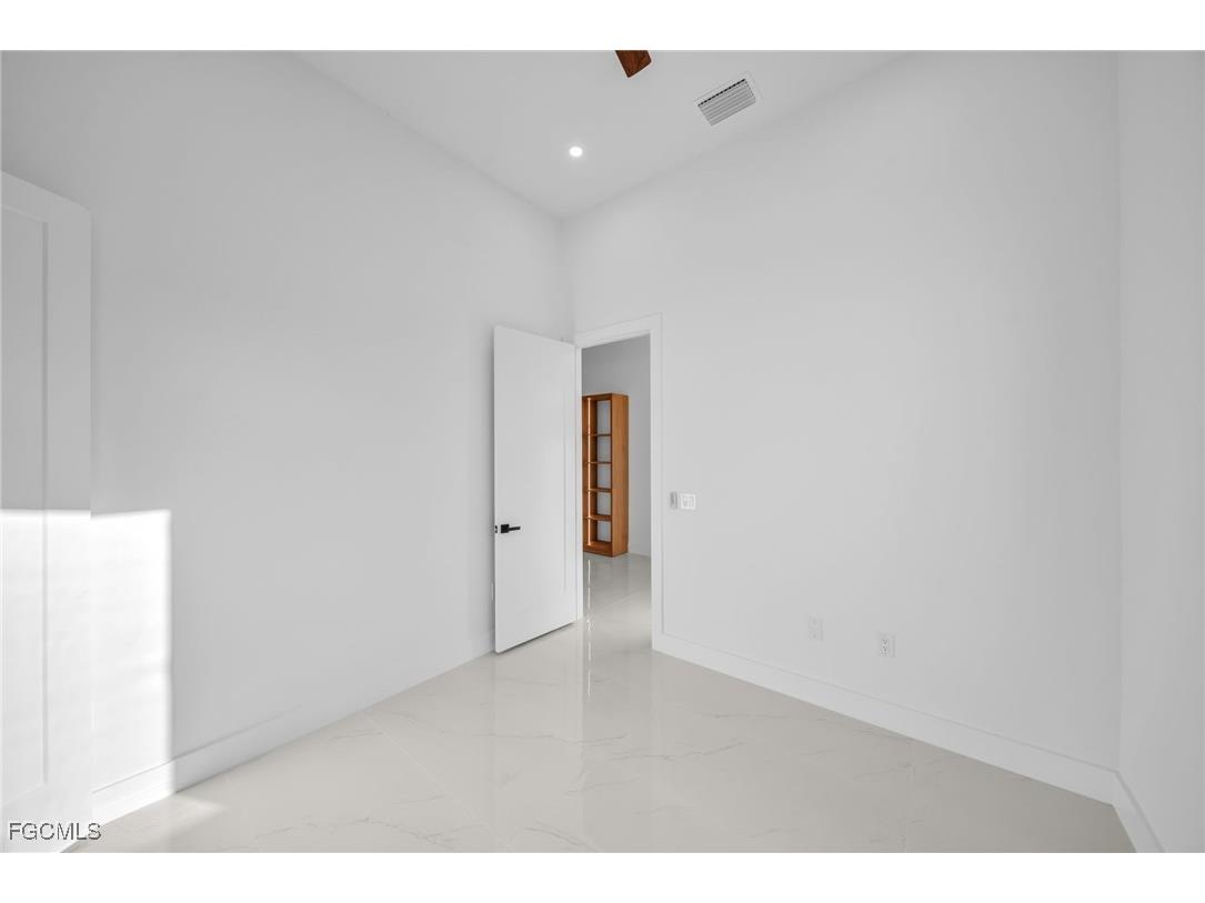 3913 Agualinda Boulevard Cape Coral FL 33914 2025018429 image8