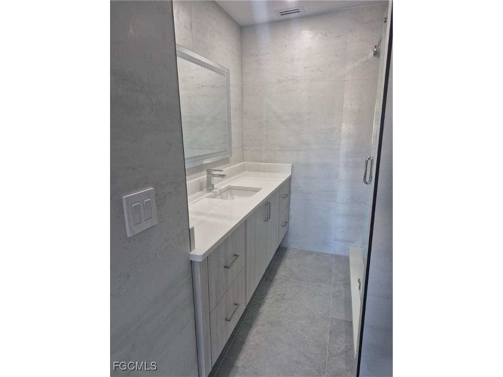 3913 SE 11th Place #4 Cape Coral FL 33904 2025017650 image4