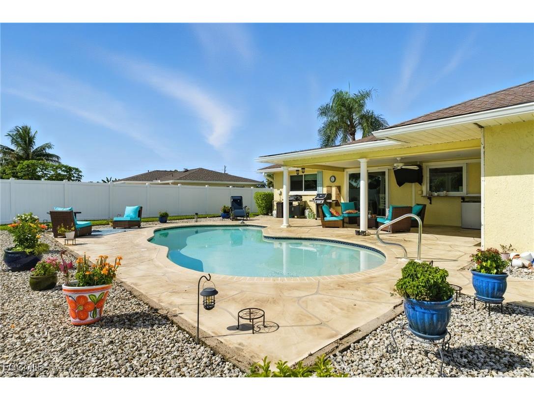 3913 SE 1st Place Cape Coral FL 33904 2025008483 image1
