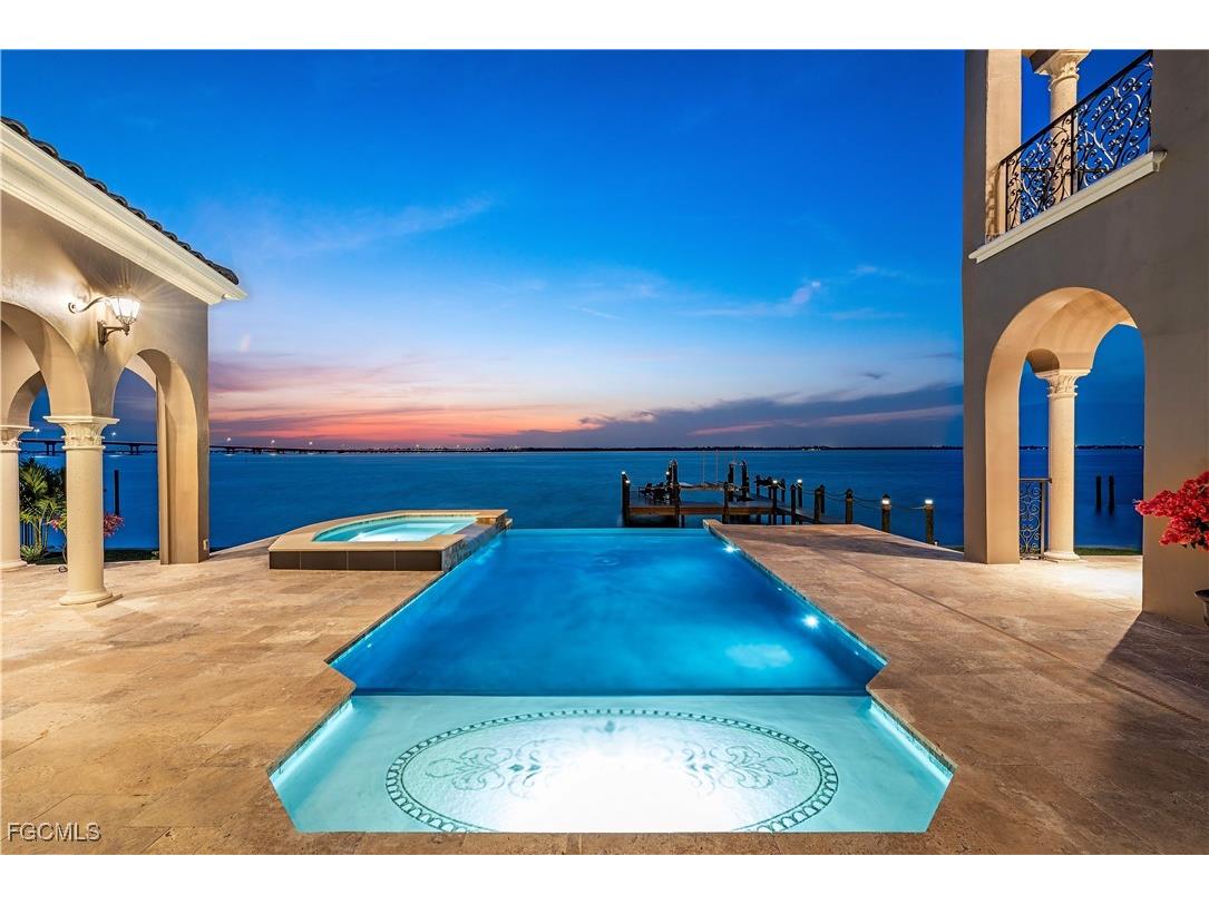 3914 W Riverside Drive Fort Myers FL 33901 2025014442 image1