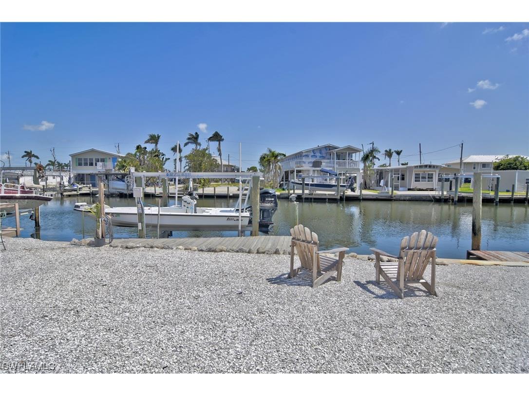 3915 Phoenix Drive Saint James City FL 33956 223034816 image1