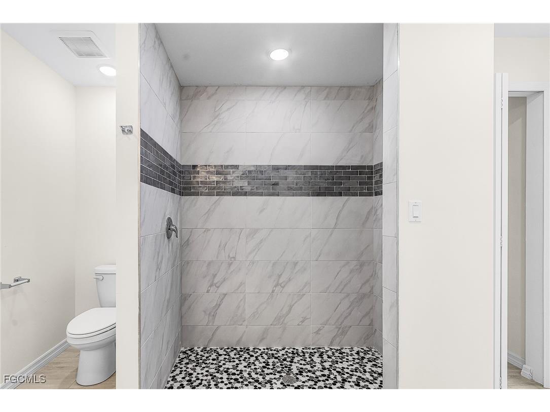 3916 NE 9th Place Cape Coral FL 33909 2025022369 image14