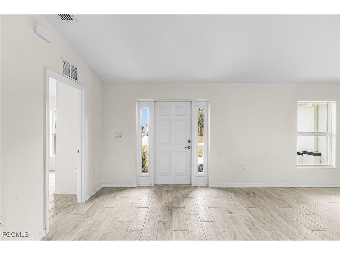 3916 NE 9th Place Cape Coral FL 33909 2025022369 image5