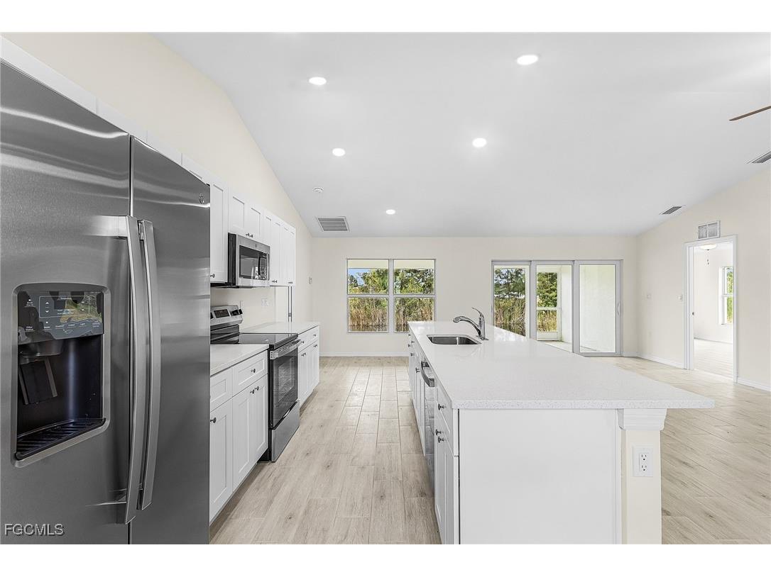 3916 NE 9th Place Cape Coral FL 33909 2025022369 image6