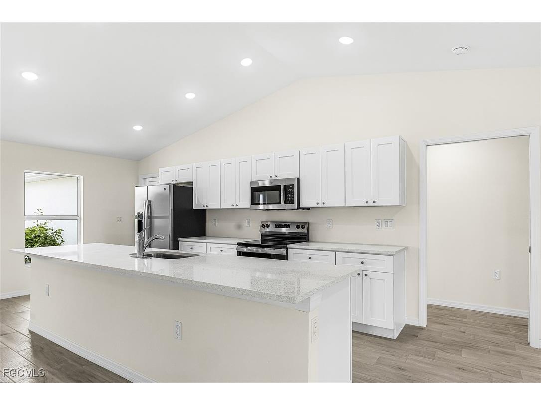 3916 NE 9th Place Cape Coral FL 33909 2025022369 image8