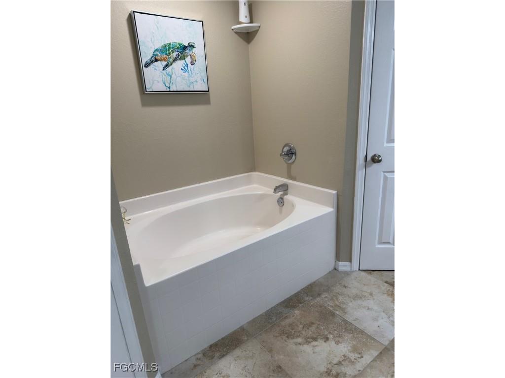 3917 Agualinda Boulevard Cape Coral FL 33914 2025008853 image18