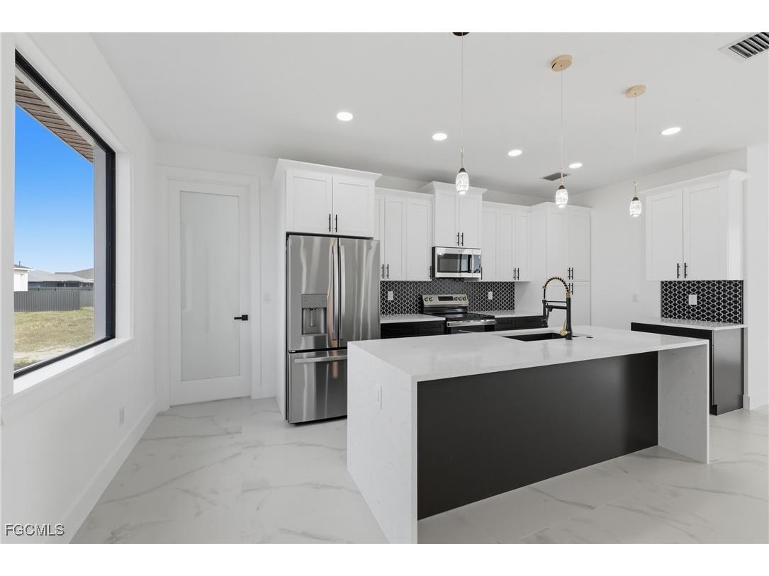 3919 NW 40th Street Cape Coral FL 33993 2026004847 image8