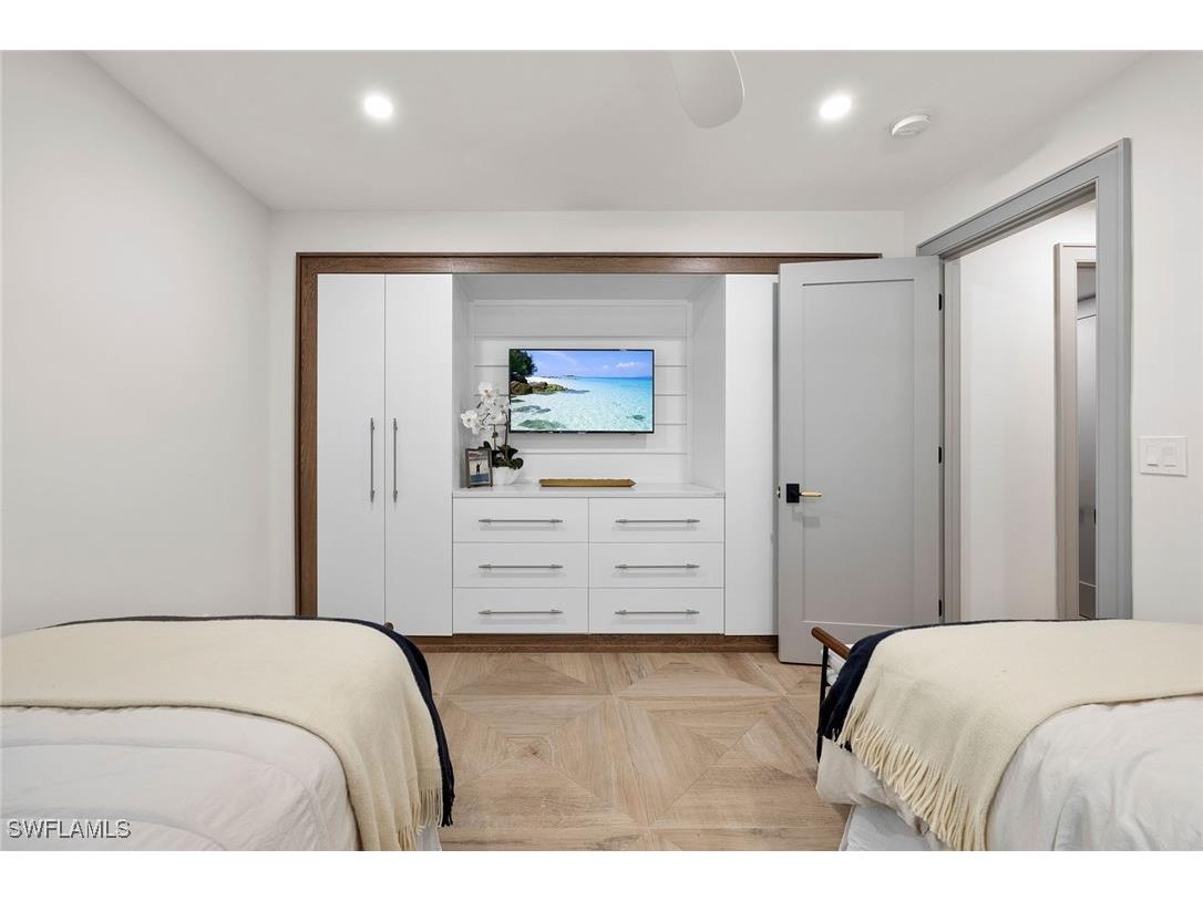 392 7th Avenue S #4 Naples FL 34102 225049656 image21