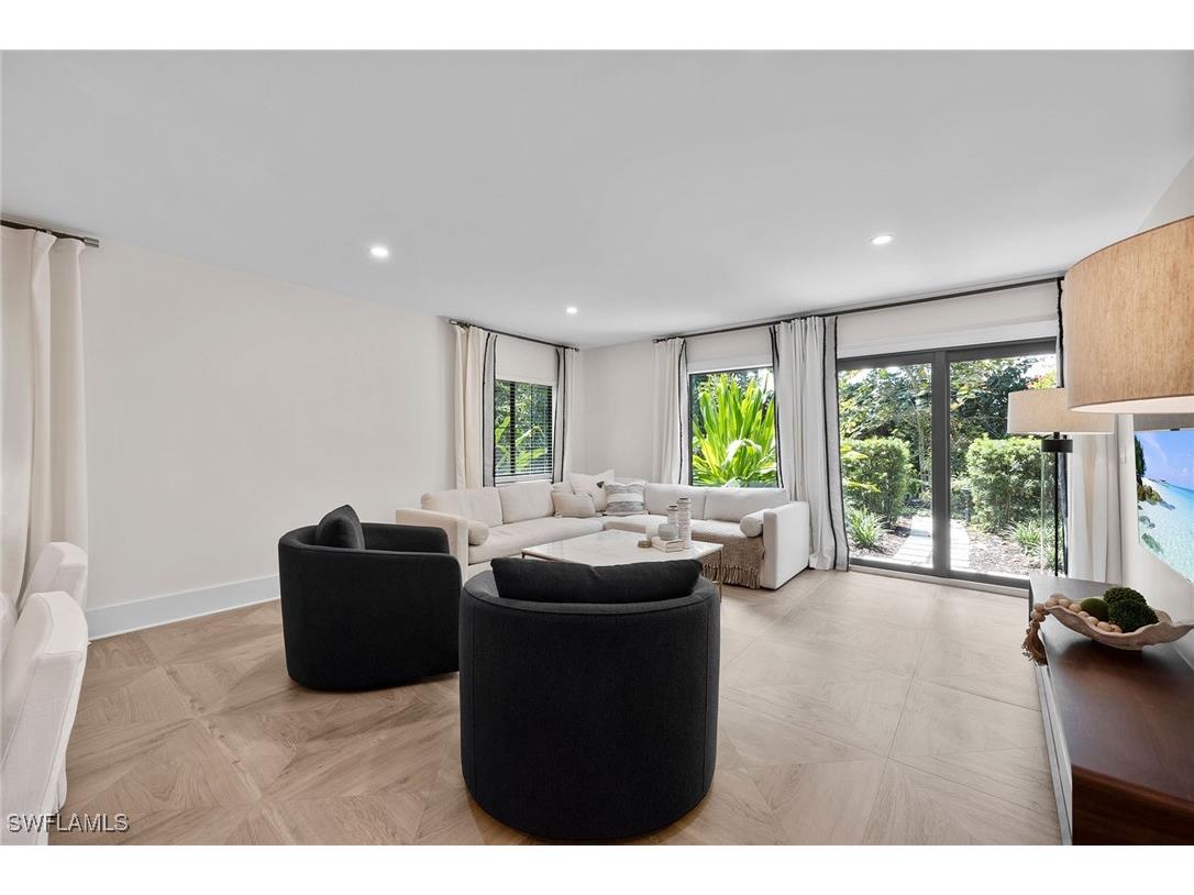 392 7th Avenue S #4 Naples FL 34102 225049656 image5