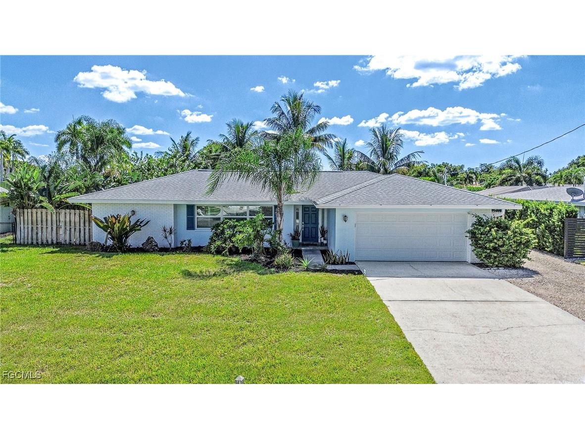 392 Norwood Court Fort Myers FL 33919 2025015519 image1