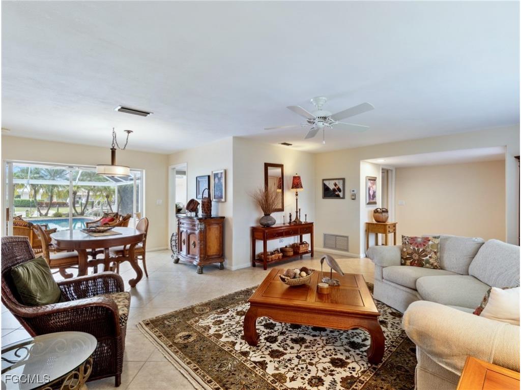 392 Snow Drive Fort Myers FL 33919 2026001032 image11