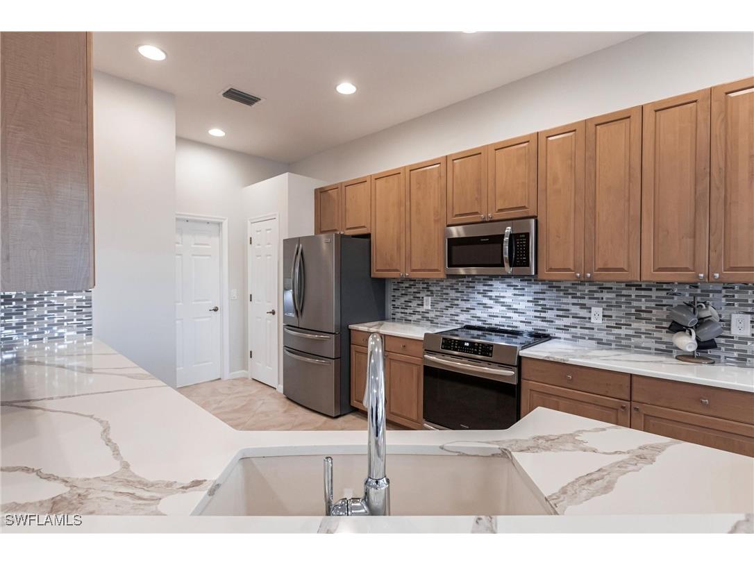 3920 Lakeview Isle Court Fort Myers FL 33905 224097015 image12